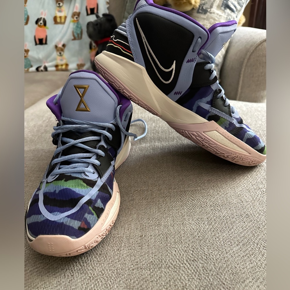 Men’s Nike Kyrie Infinity Basketball sneakers